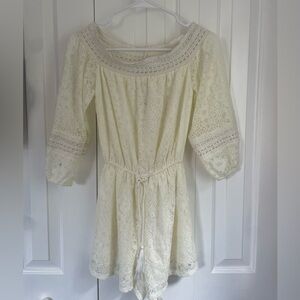 Hollister Cream Lace Romper (new with tags)